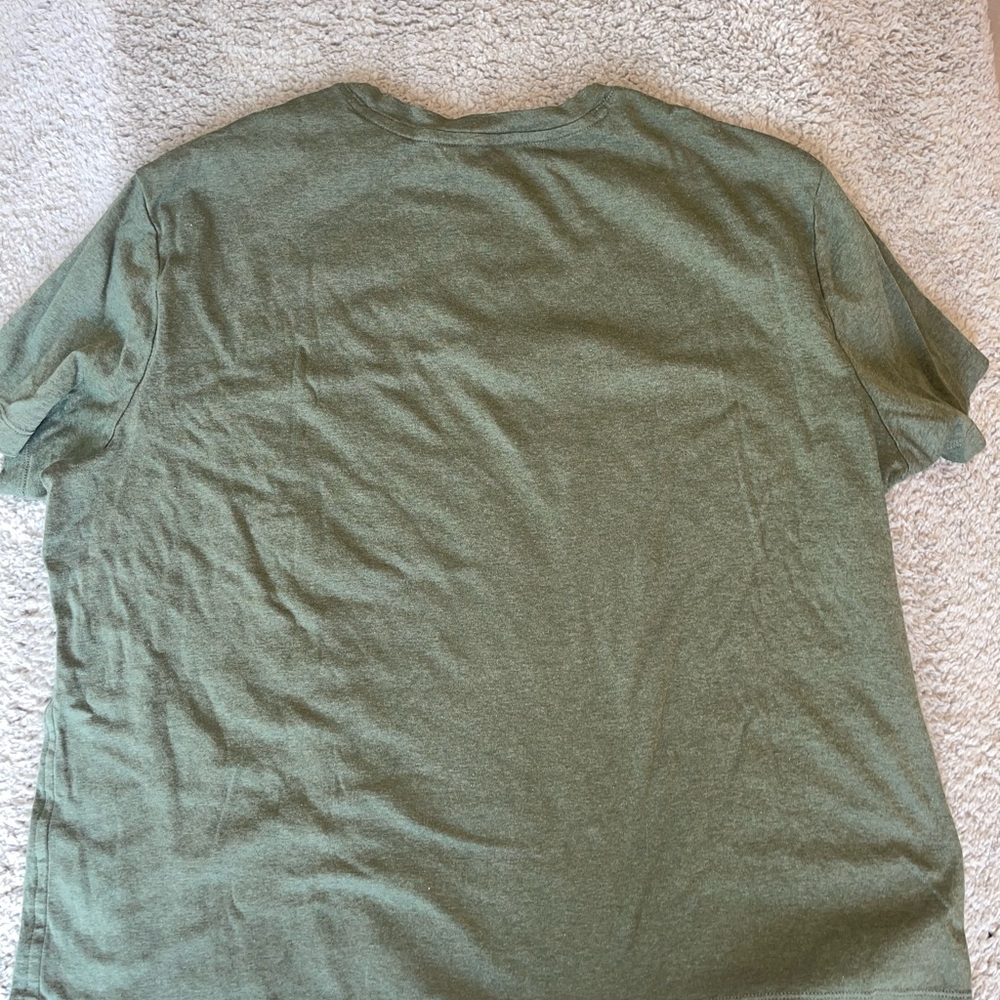 Banana Republic Men’s Olive and Beige Tees - Picture 3 of 7